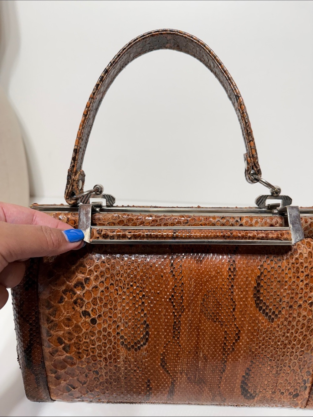 Vintage Brown Snakeskin 1940’s Handbag with Single Handle - Picture 11 of 17